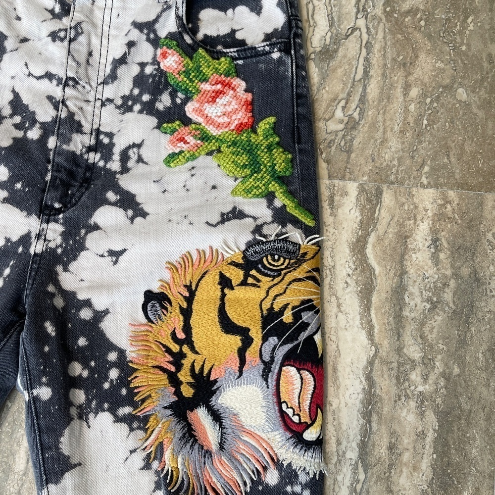 GUCCI WOMAN TIE DYE EMBROIDERED TIGER SKINNY JEANS - Picture 4 of 13
